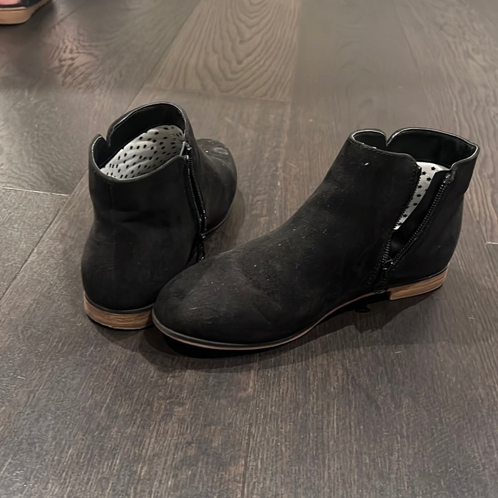 CAT & JACK black boots size five